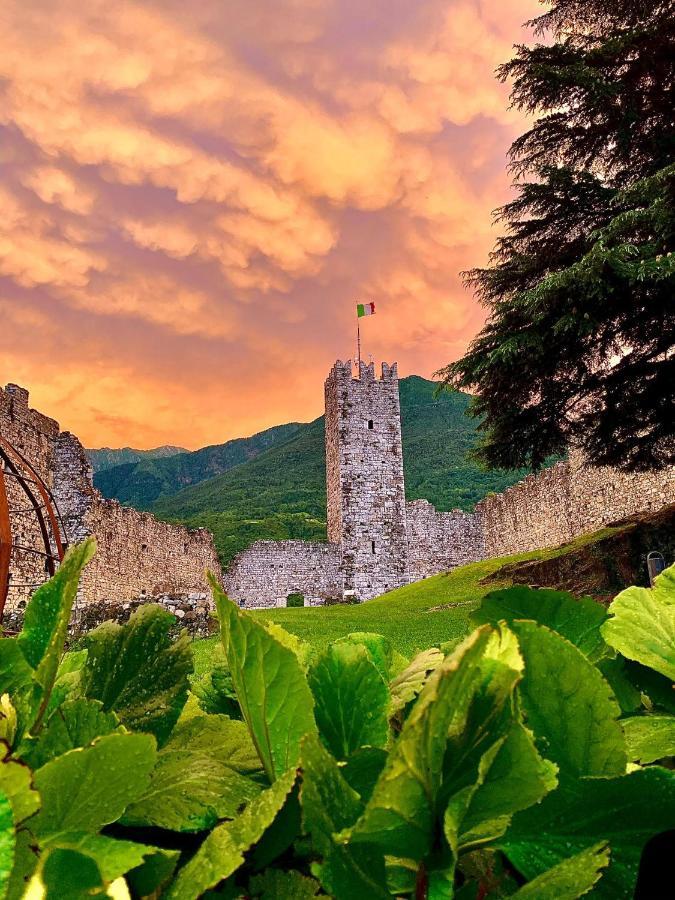 Вилла La Casa Sulla Collina Del Castello Брено Экстерьер фото